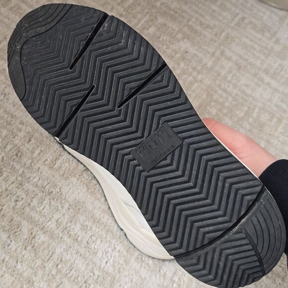 Mi.iM | White Sneakers - Picture 5 of 9